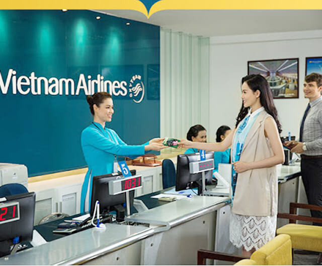 Phong ve Vietnam Airline huong dan lam cac thu tuc kho khan de giai quyet su co